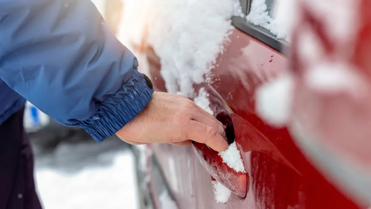 Zaleđene brave i vrata na autu? Izbjegavajte ove greške!