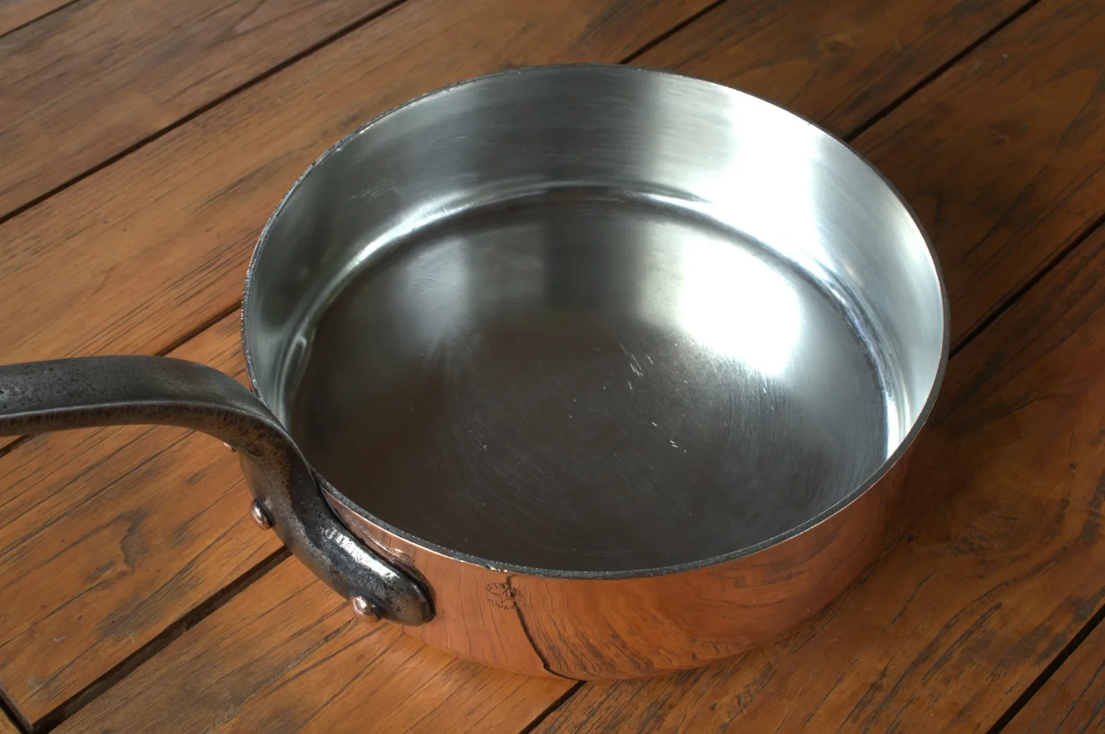 Vratite sjaj staroj tavi: Jednostavan trik za čišćenje