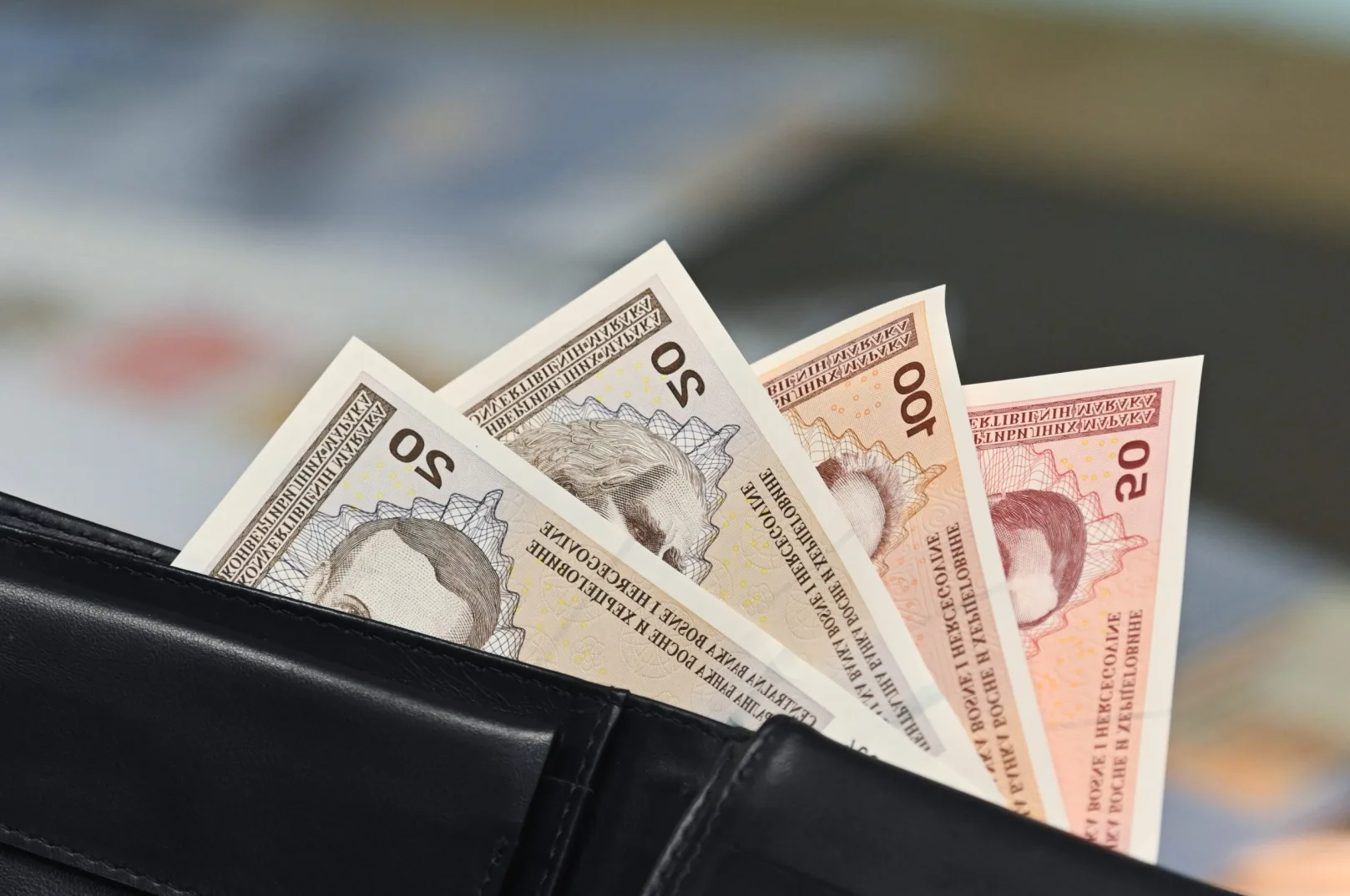 Prosječna neto plata u FBiH u novembru 1.622 KM