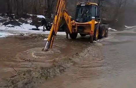 Obilne padavine izazvale probleme u saobraćaju i poplave u više gradova