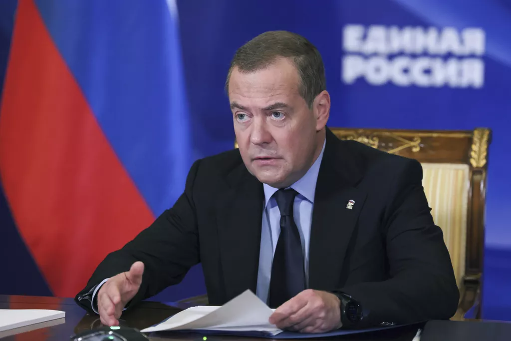 Medvedev odgovorio Washingtonu: „Ne igrajte se s Rusijom“