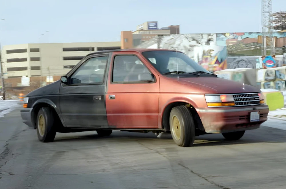 Neobični minivan: Spoj dva prednja kraja za unikatno vozilo