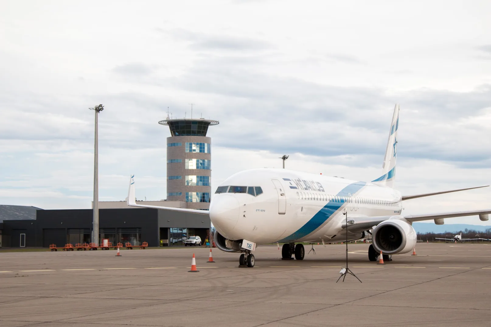 Italija u krizi: Ograničenja goriva na četiri aerodroma, letovi kraći od tri sata dobijaju samo 2.000 litara