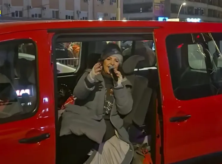 Koncert Ane Bekute u Čačku prekinut grudvama, Vučić reagovao (VIDEO)