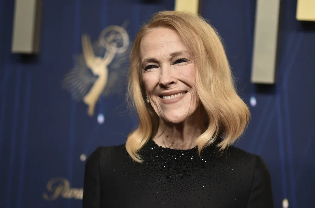 Portret holivudske glumice na crvenom tepihu dodjele nagrada Emmy.