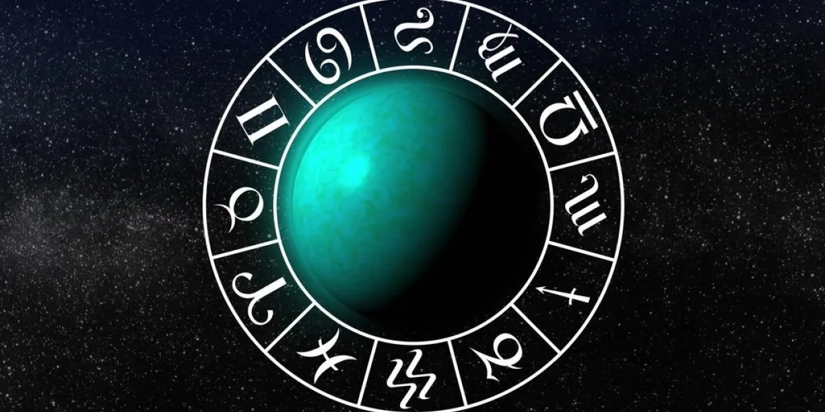 Uran i horoskopski znaci na tamnom nebu