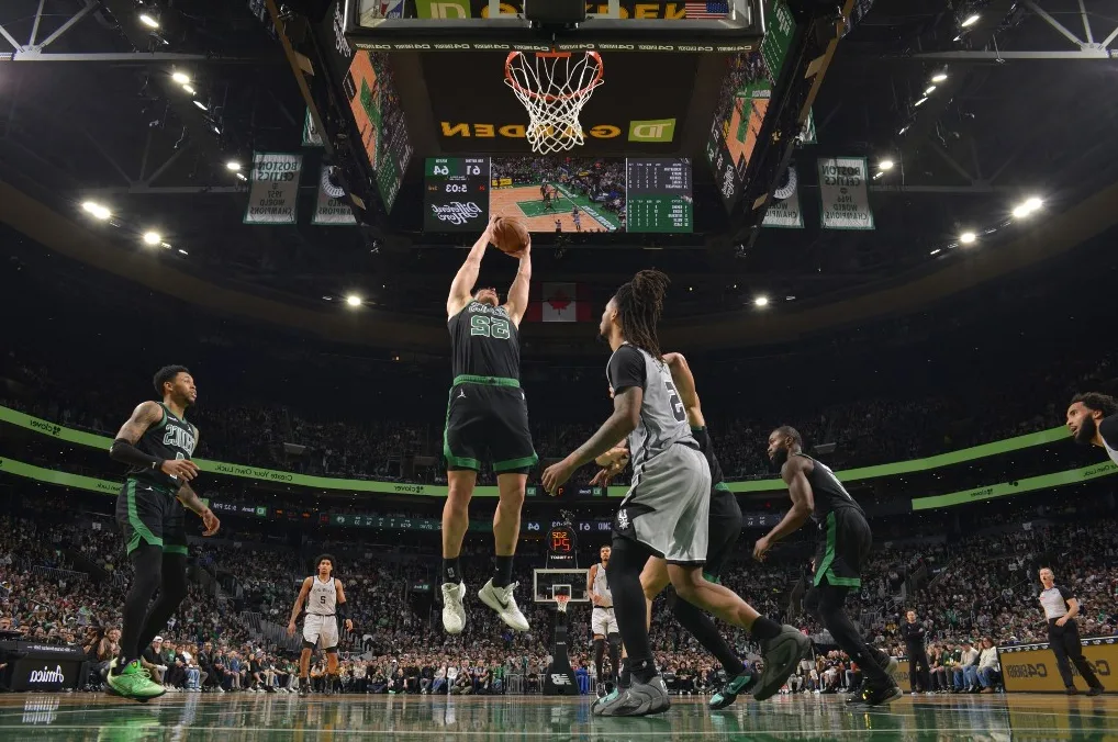 Luka Garza blokadom oduševio navijače: Zaustavljen francuski div!