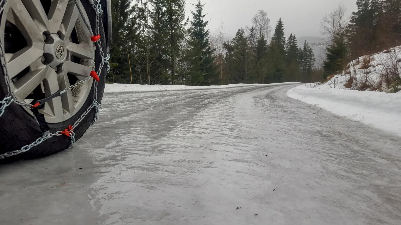 Oprez u vožnji: Poledica i snijeg otežavaju saobraćaj u BiH