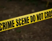 Žuta policijska traka sa natpisom 'Mjesto zločina ne prelaziti'