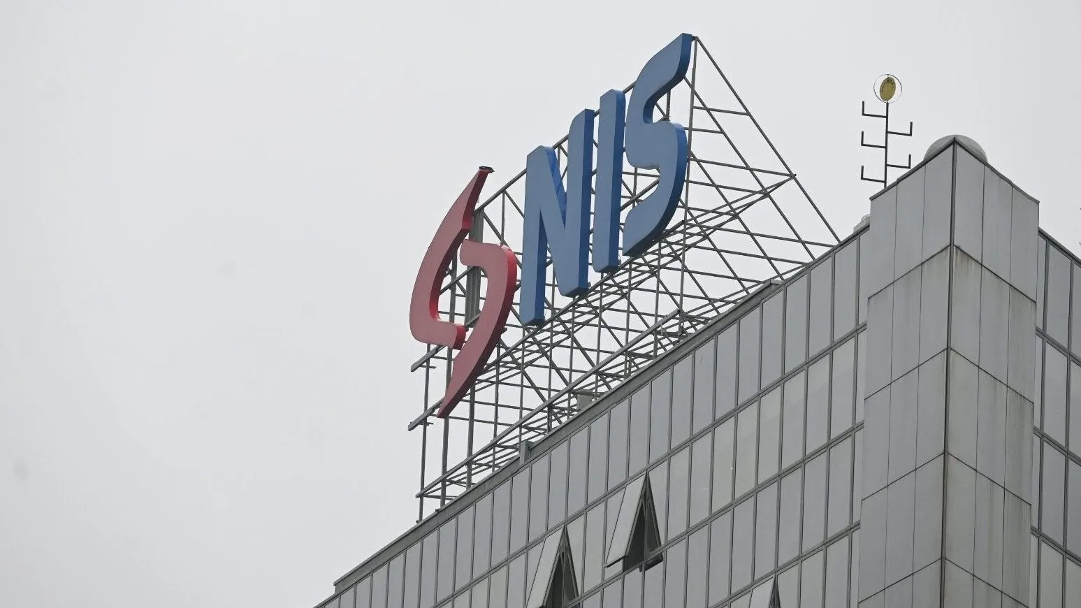 Dogovorena prodaja NIS-a: Srbija dobila više