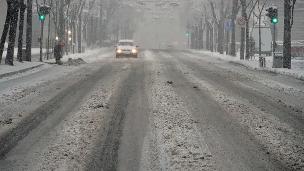 Snijeg i kiša otežavaju saobraćaj širom Bosne i Hercegovine