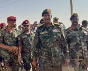 Sudanski generali u vojnim uniformama.