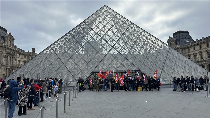 Štrajk zatvorio vrata Muzeja Louvre u Parisu