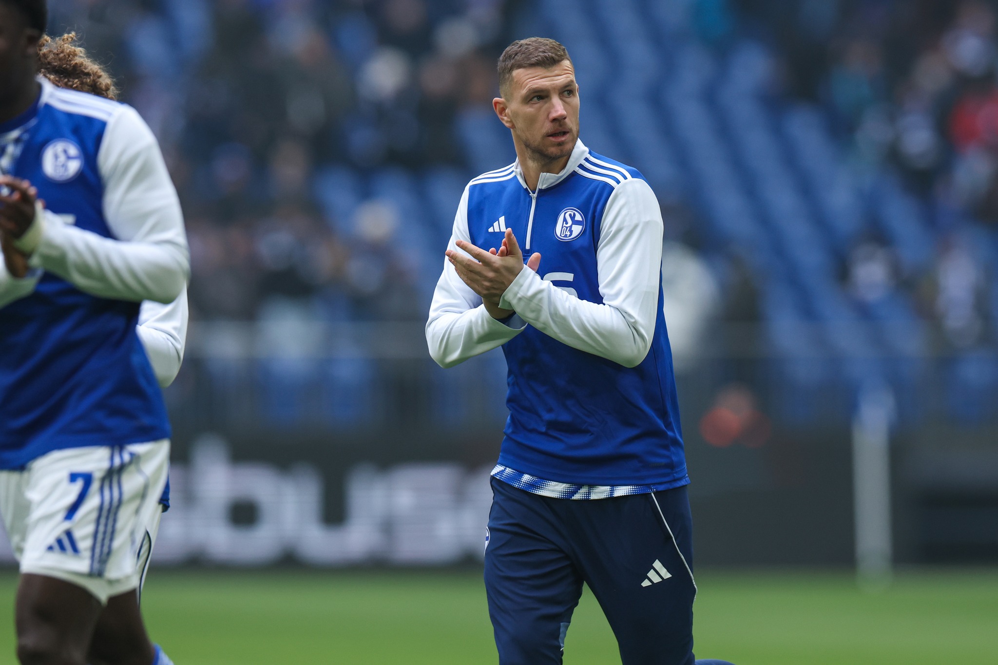 Schalke se naklonio Džeki zbog rekorda: ‘Klasa je vječna!’