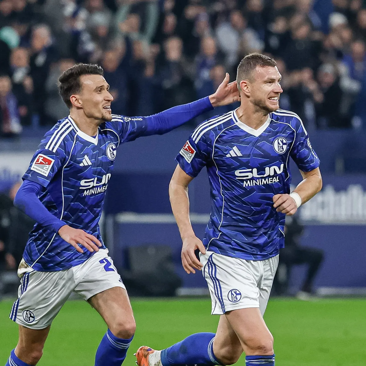 Džeko izbjegao autogol zahvaljujući VAR-u: Schalke remizirao sa Greuther Furthom u dramatičnom susretu