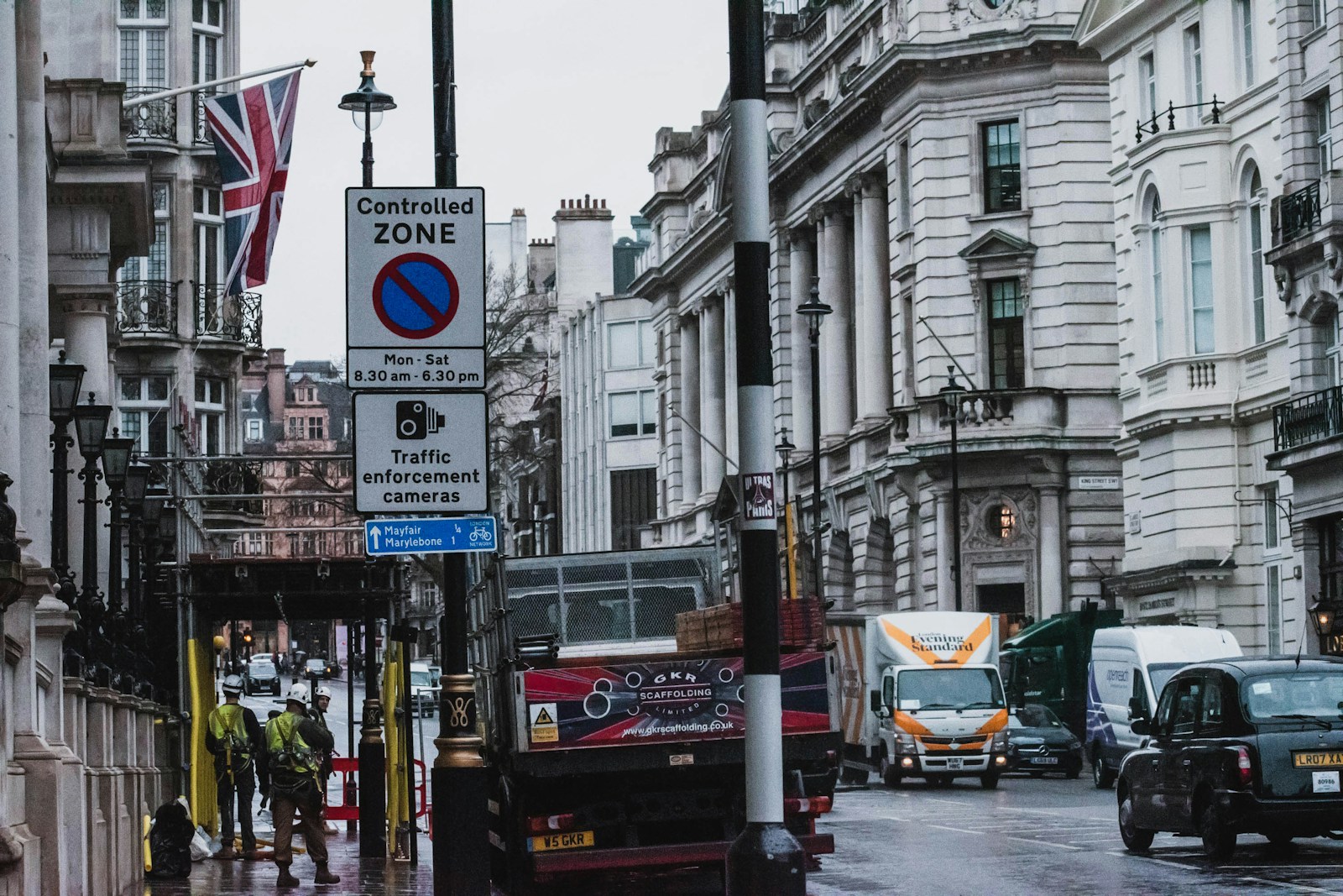 London dobio ‘ležeće policajce’ koji kažnjavaju skupe automobile
