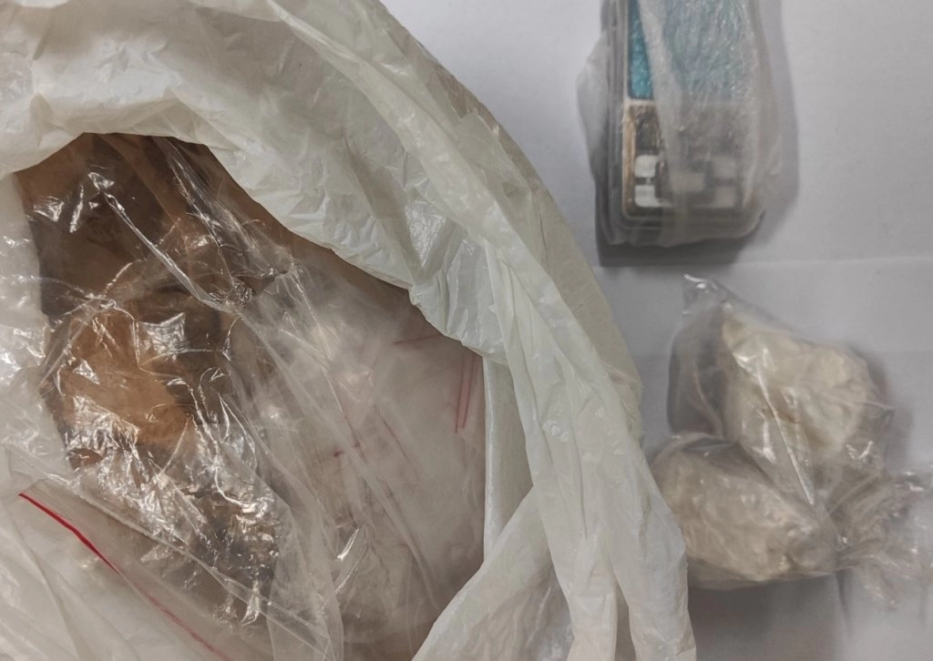 Policija MUP TK u akciji: U pretresima na više lokacija pronađena opojna droga, jedan uhapšen