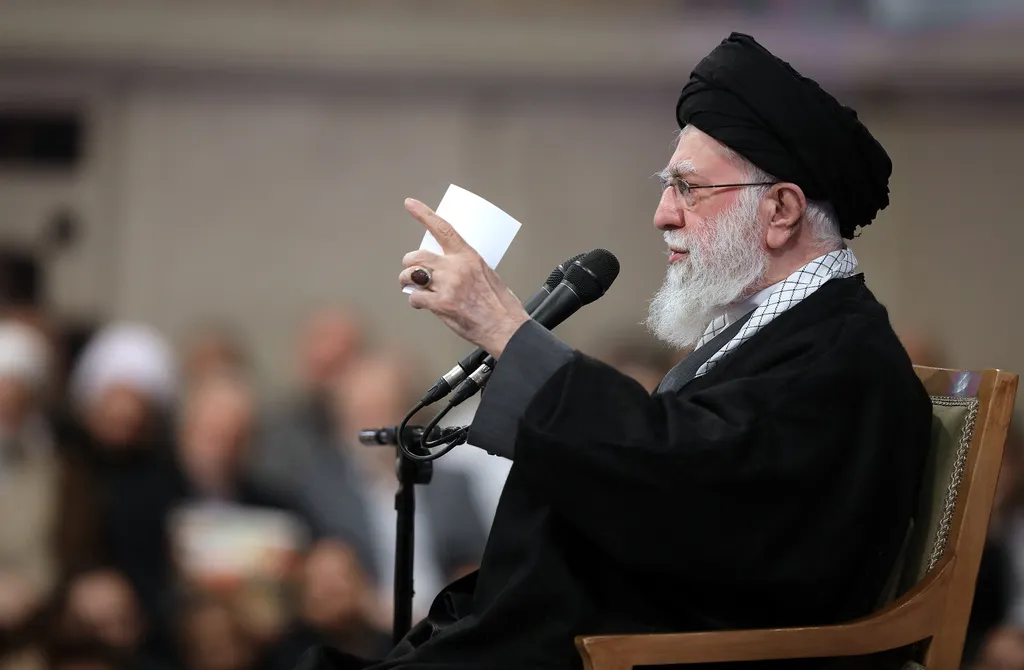 Trump: Ajatolah Hamenei mrtav, tijelo u ruševinama
