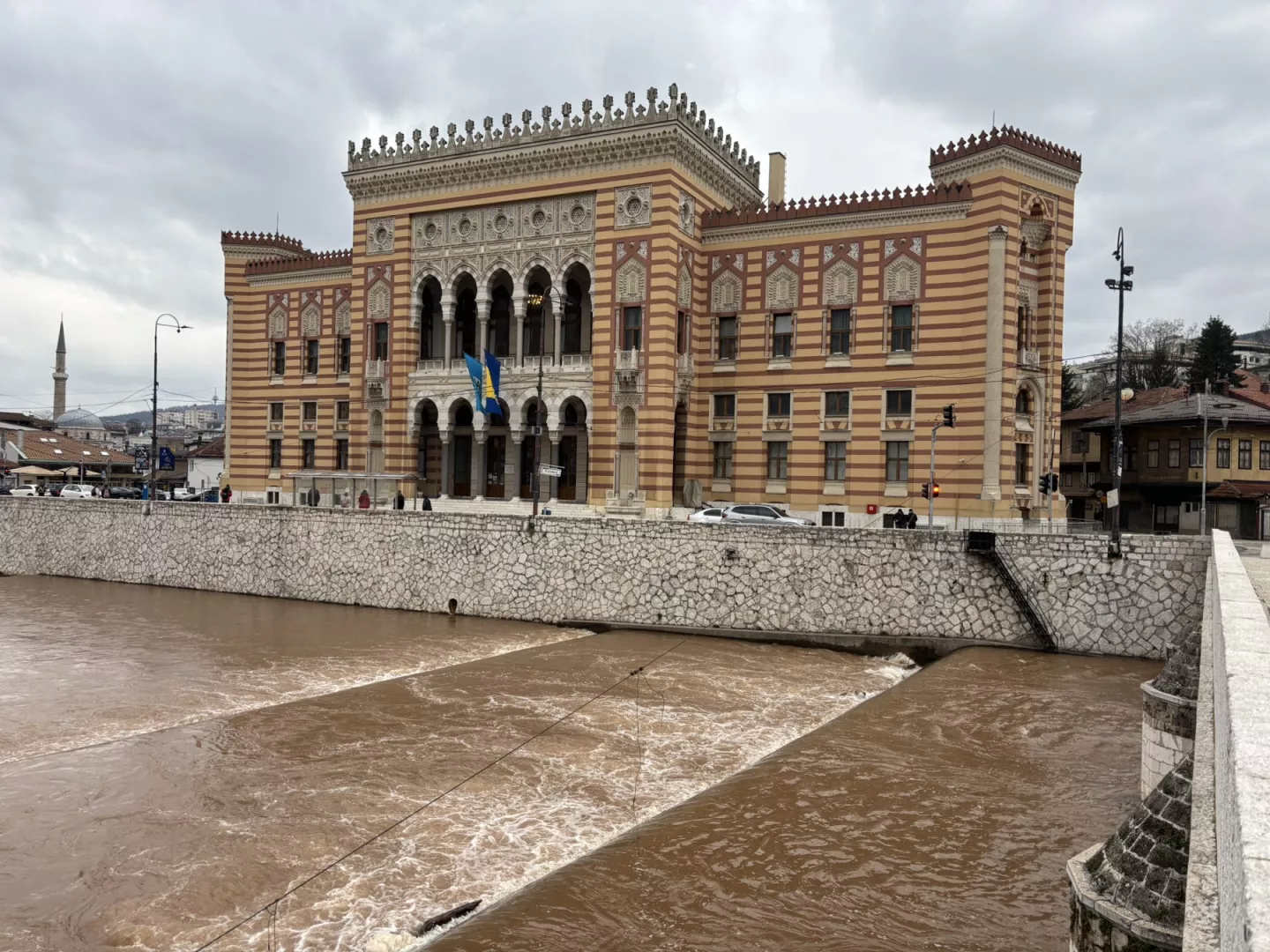 Sarajevska Vijećnica zatvorena za turiste: “Molimo za razumijevanje i strpljenje”