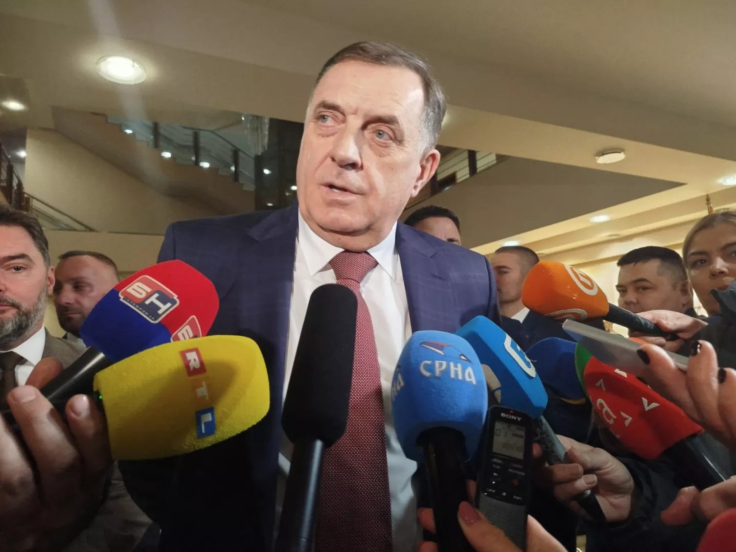 Milorad Dodik oštro kritikovao britansku izaslanicu Karen Pierce: ‘Licemjerno podržava put ka EU iz koje je Britanija izašla’