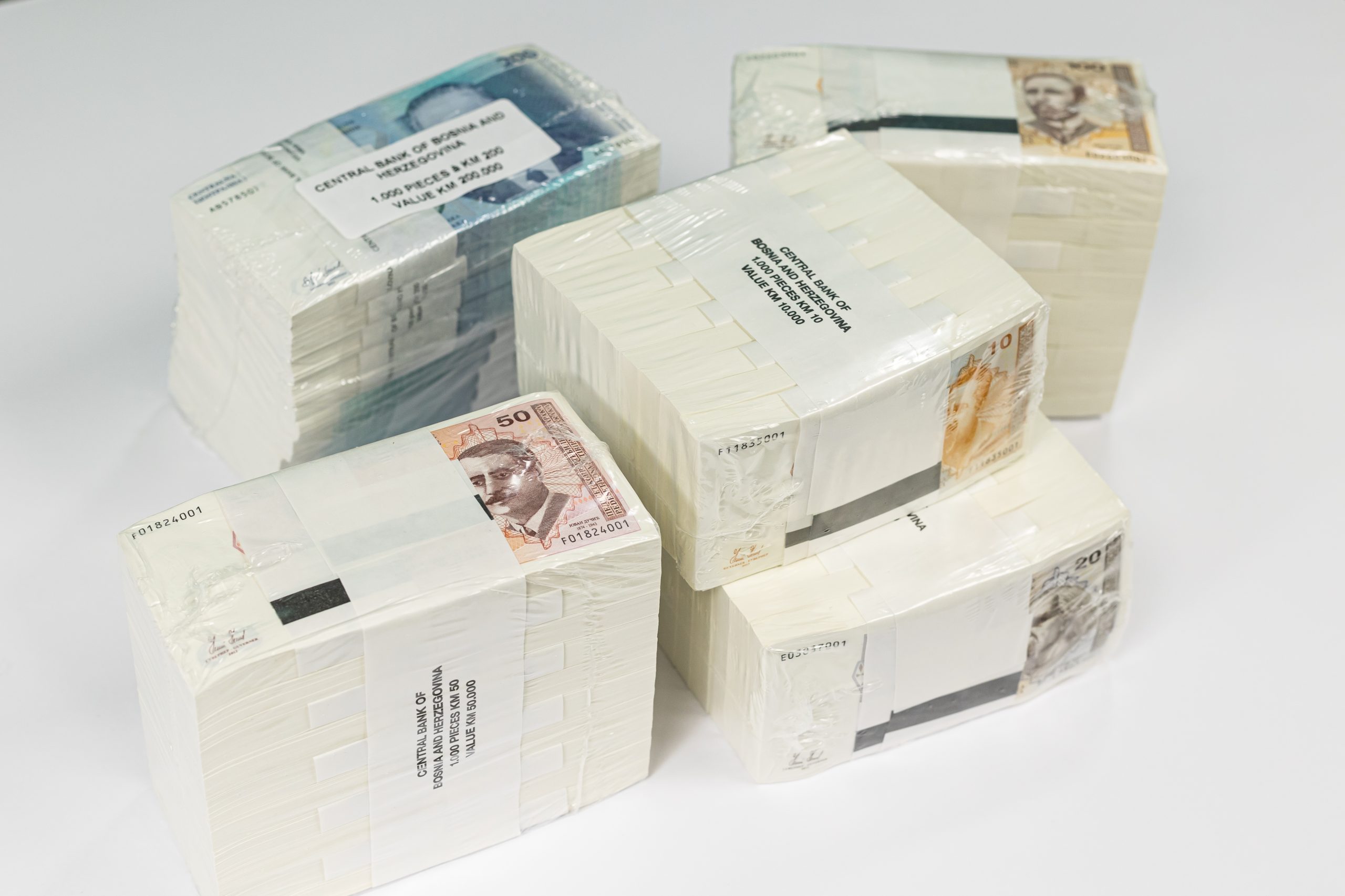 Optužnica u Sarajevu: Grupa prevarila 32 firme za 800.000 KM