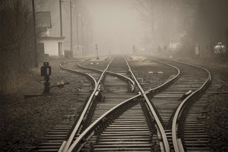 Dijete teško povrijeđeno nakon sudara s električnom lokomotivom na pružnom prelazu u Semizovcu