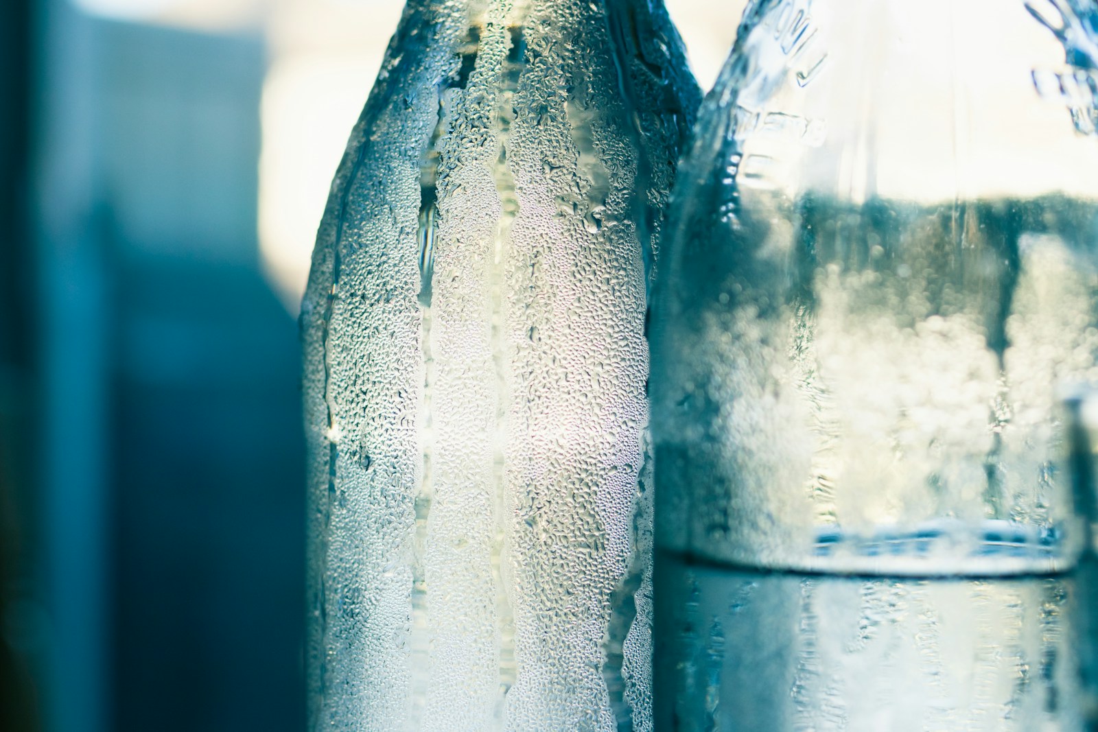 Foto: Unsplash clear glass bottle with water