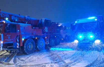 Snježni haos u Austriji: Aerodrom u Beču zatvoren, 30.000 domaćinstava bez struje, lavina zatrpala autobus
