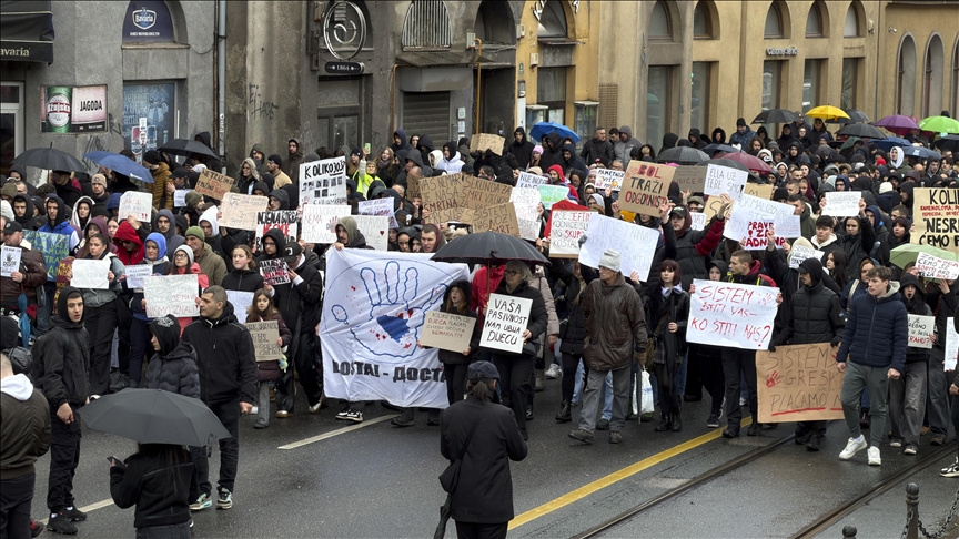 Vozač tramvaja Adnan Kasapović pušten iz pritvora: Emotivni doček kolega ispred suda