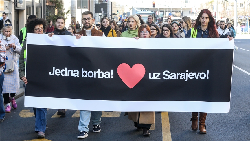 Beograđani u šetnji solidarnosti: ‘Srcem uz Sarajevo’ nakon tramvajske tragedije