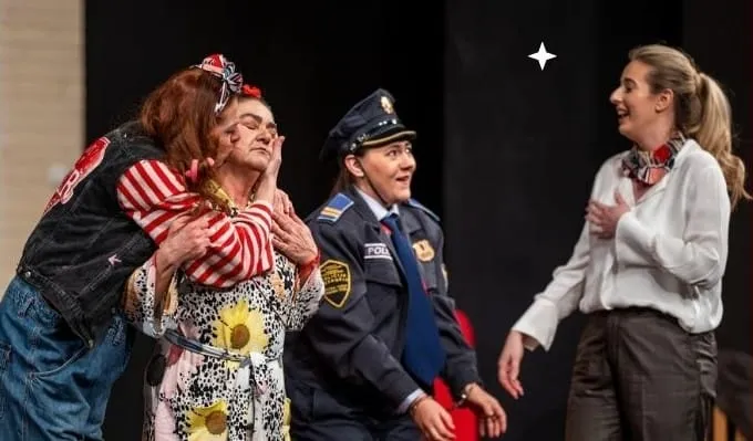 Tuzlanski teatar: ‘Žene u crvenom’ na sceni Tuzlanski teatar: ‘Žene u crvenom’ na sceni