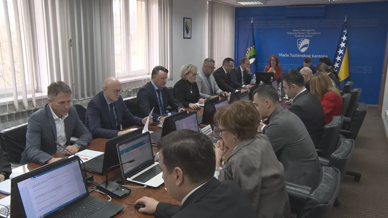 Vlada TK odobrava 10 miliona za vodosnabdijevanje Živinica i proširuje prava branilaca