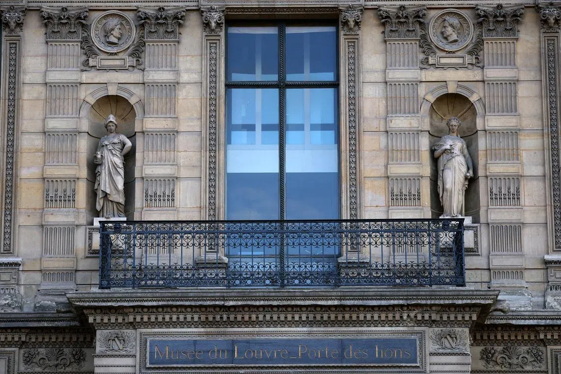 Voda prodrla u Denon galeriju Louvrea, oštećen plafon, ali Mona Lisa ostala netaknuta