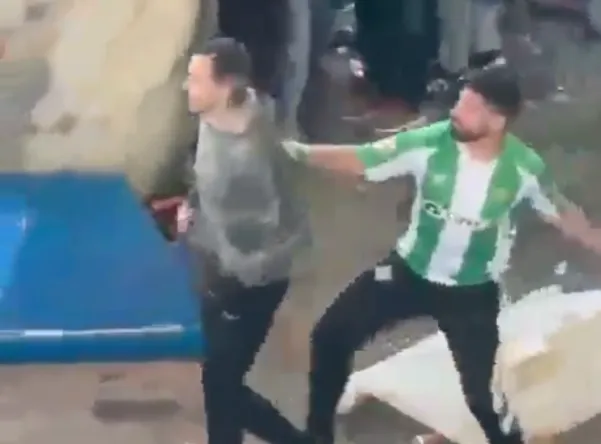 Haos u Sevilli: Navijači Betisa potukli se ispred stadiona, sijevale šake i flaše