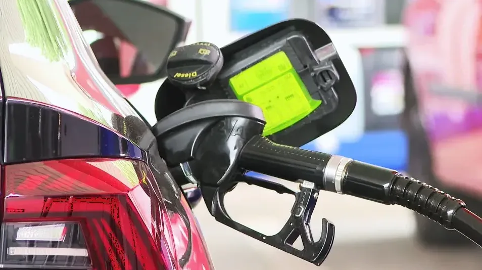 Pištolj za točenje goriva (dizel) u rezervoar automobila