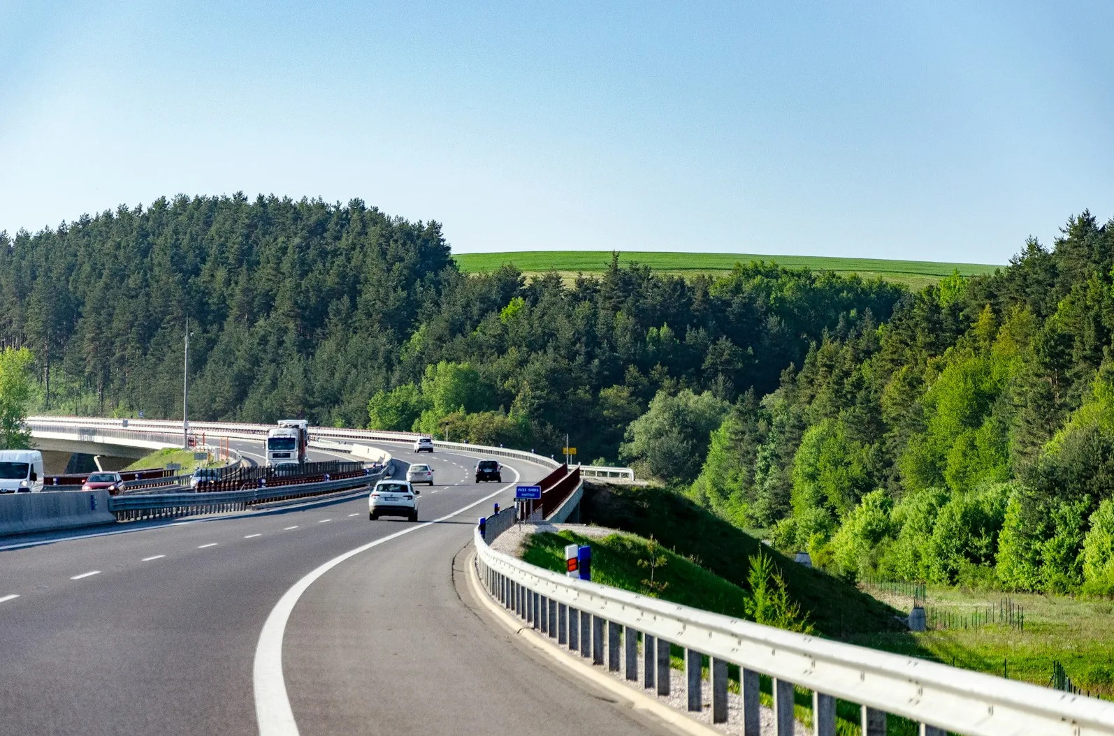 Treća tablica i nove olakšice: Šta promjene u prometu znače za vozače u BiH
