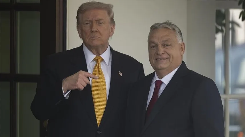 Donald Trump pokazuje prstom prema Viktoru Orbanu