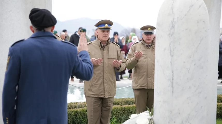 Sjećanje na heroje: BiH obilježava Dan šehida polaganjem cvijeća i molitvom na Kovačima