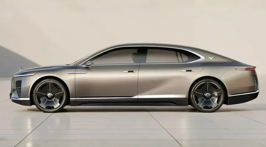 Profilni pogled na luksuzni konceptni automobil metalik sive boje sa elegantnim linijama, velikim crnim felgama i Y-oblikovanim logom na stražnjem dijelu.