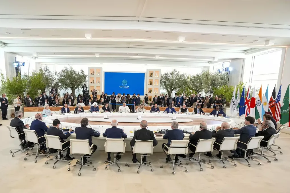 G7 zemlje u hitnom sastanku: Cijena nafte prešla 100 dolara, strah od globalne krize zbog sukoba na Bliskom istoku