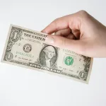 Dolar oslabio zbog primirja SAD i Irana: Investitori optimistični zbog smirivanja krize na Bliskom istoku