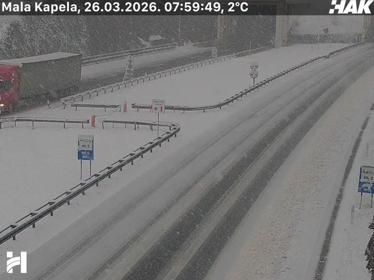 Autoput pod snijegom na Maloj Kapeli