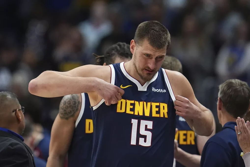 Nikola Jokić u dresu Denver Nagetsa sa brojem 15.
