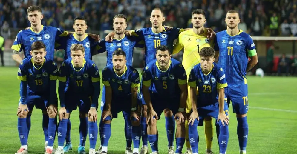 Nogometna reprezentacija Bosne i Hercegovine pozira prije utakmice