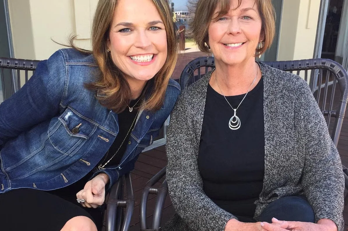Savannah Guthrie sa svojom majkom, obje se smiju