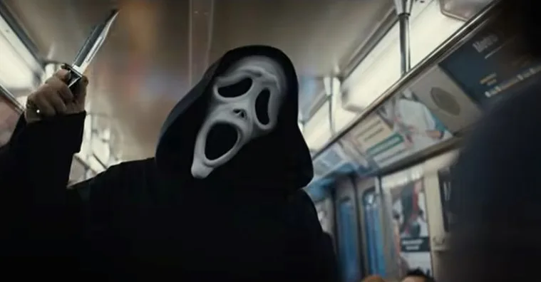 Duh (Ghostface) u metrou s nožem