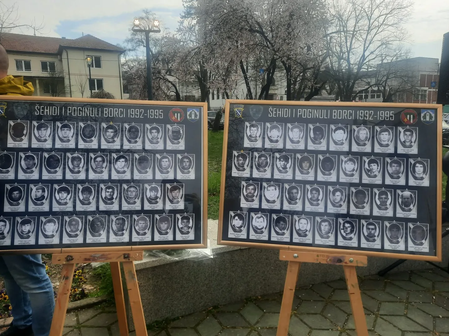 Dvije izložbe fotografija sa portretima šehida i poginulih boraca perioda 1992-1995.