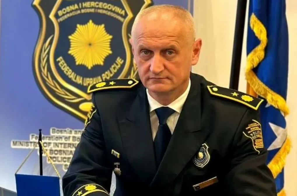 Portret policajca u uniformi Federalne uprave policije Bosne i Hercegovine