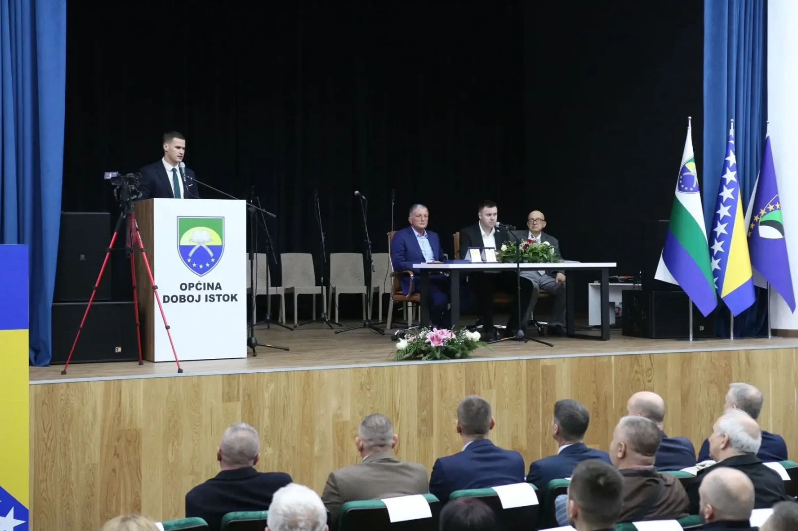 Predsjedavajući Općinskog vijeća, načelnik i delegacija Općine Doboj Istok na sjednici