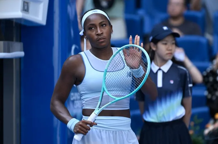 Coco Gauff drži reket tokom meča